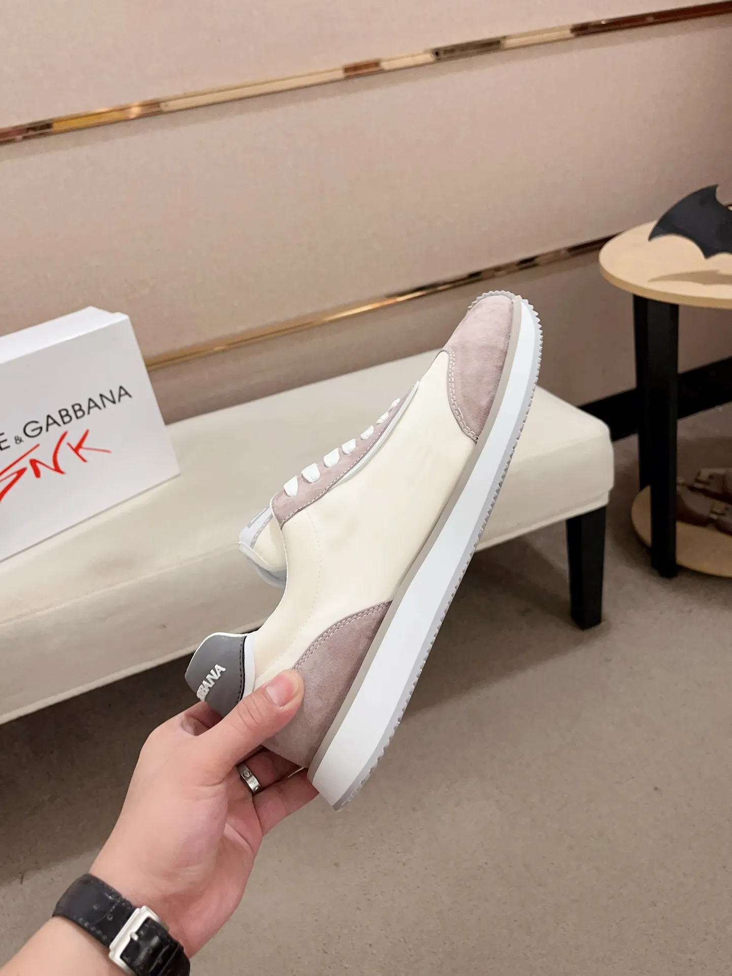 Factory price: 420💰Counter quality, [Proud] DG's latest casual, original quality men's shoes🤠Imported top layer💕Soft sheepskin lining [Proud] In terms of materials and workmanship, it beats all versions on the market💕Highest quality shipments Real photos🎬😇❤Fabrics and imported rubber materials highlight the unique charm of the brand😘The shoelaces are also original custom-made👻Classic lace-up shoes are very comfortable on the feet , code number 38-44 (45.46 can be customized)